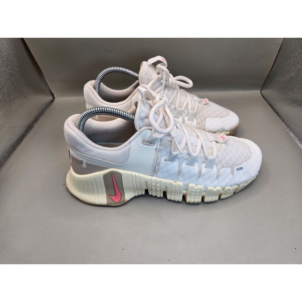 Nike Free Metcon 5 Shoes Women's 8 Sanddrift Cross Training Athletic Sneakers